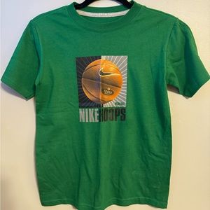 🦞 nike t shirt size small